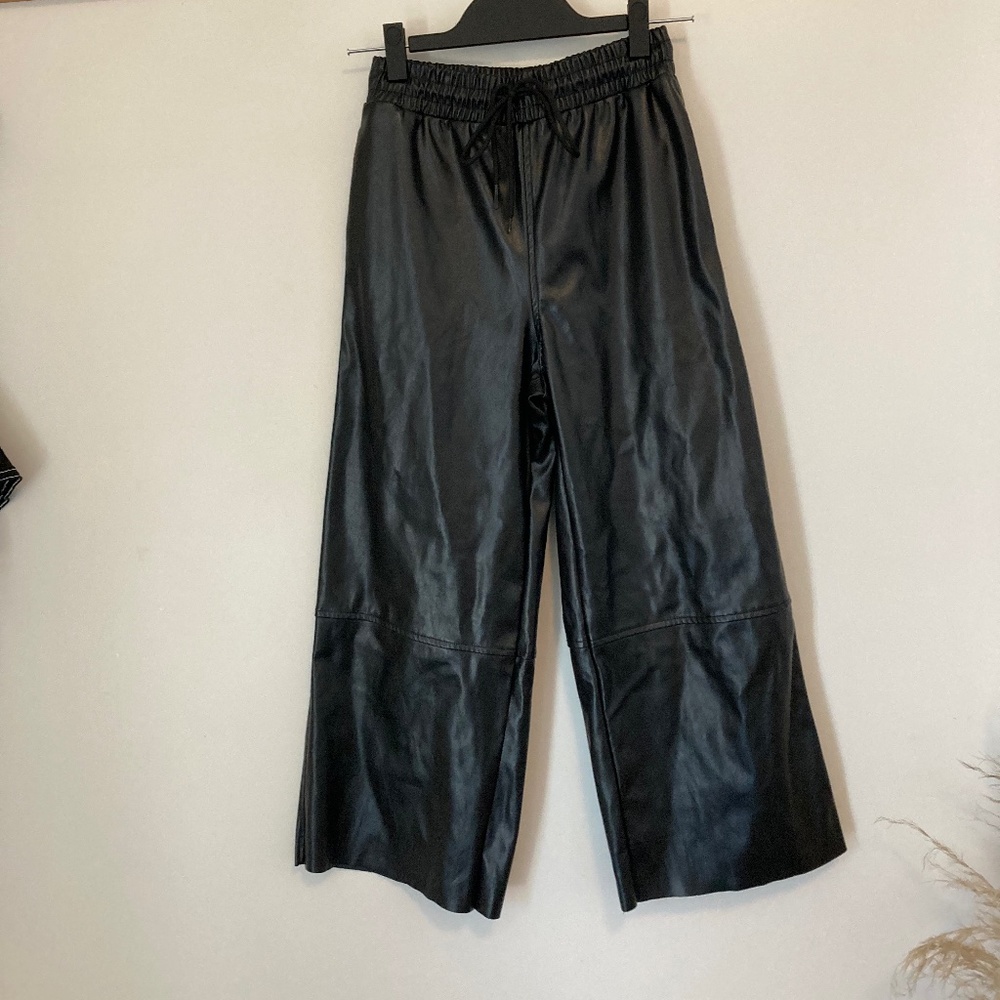 NORDSTROM WOMENS FAUZ LEATHER CULOTTES IN PRISTINE CONDITION! SIZE XS!!